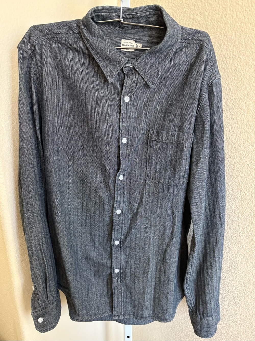 Bridge & Burn Sutton Button-down Shirt in Charcoal Herringbone - Size L